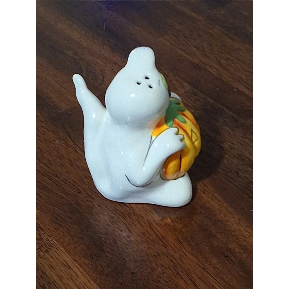 Halloween Ghost Salt and Pepper Shakers Ceramic Pumpkin Spiderweb Set White